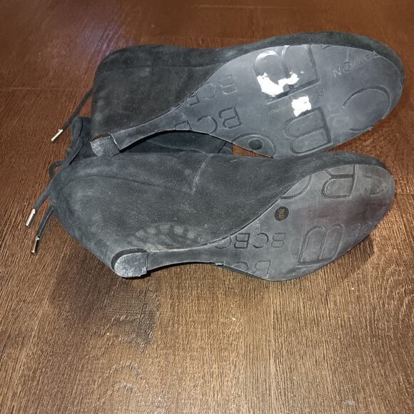 BCBG Wessy Wedge Cinch Slouchy Suede Ankle Bootie Size 7 - Picture 5 of 6